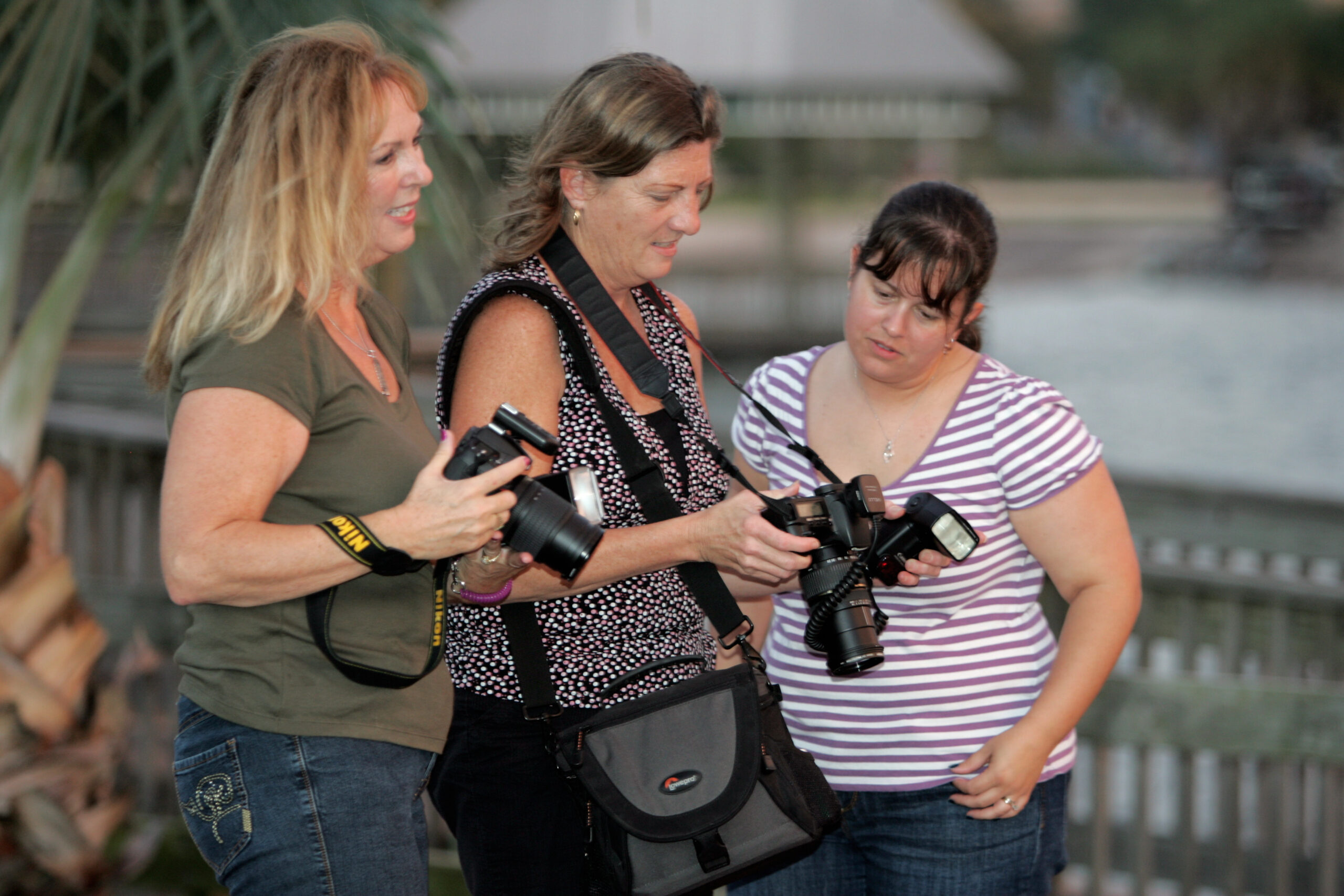 10/11/11 -- Port Orange, Fl -- Photo by Christina Stuart/Christina Stuart Photography  --  BCC PORTRAIT CLASS -- Brevard Community College portrait class during our On-Location photography class held in Cocoa Village, Florida on Tuesday, October 11, 2011.